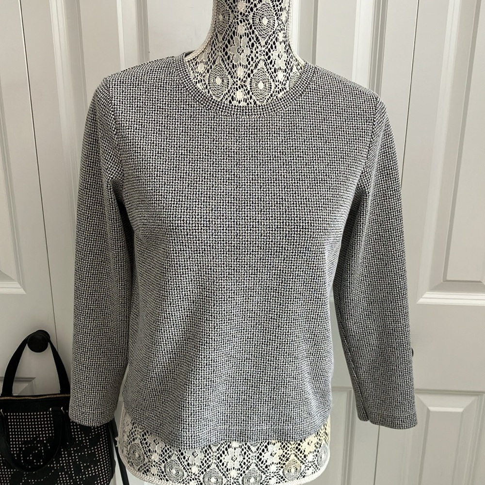Benetton black & gray long sleeved rounded neck top w/exposed zipper.